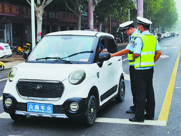 整治“三小車輛” 構(gòu)建文明交通